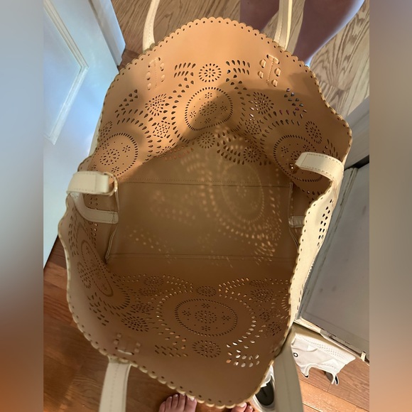 Leather lasercut tote in crème - Picture 2 of 4